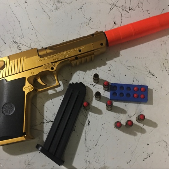 Toy Gun 🎯 🔫Soft Bullets & Shell Ejecting Magazine 24k GOLD Desert Eagle 50 cal - Picture 7 of 9